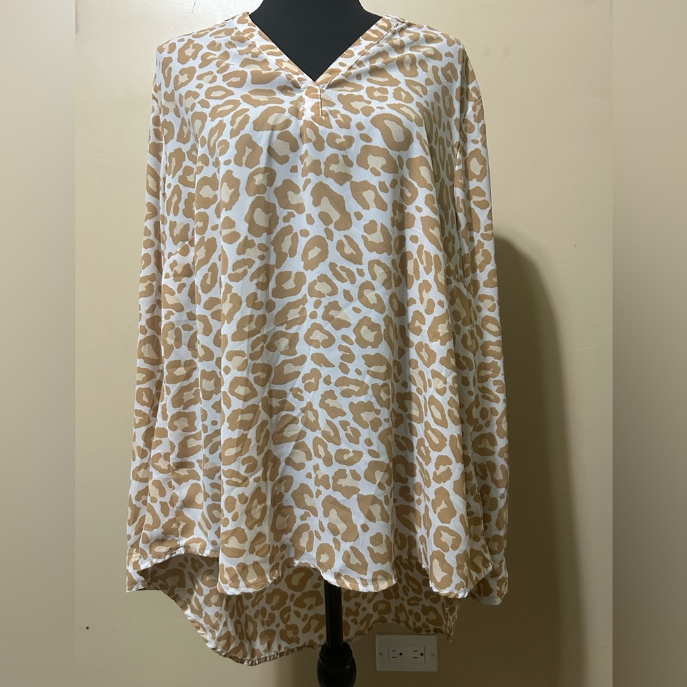Torrid long sleeve cheetah print white and tan blouse 1XL